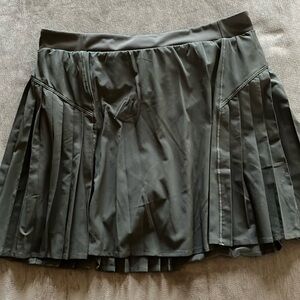 SPANX pleated skirt w/shorts